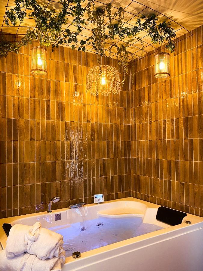 Love Room Suite Bali - Auray En Bretagne Brech Экстерьер фото