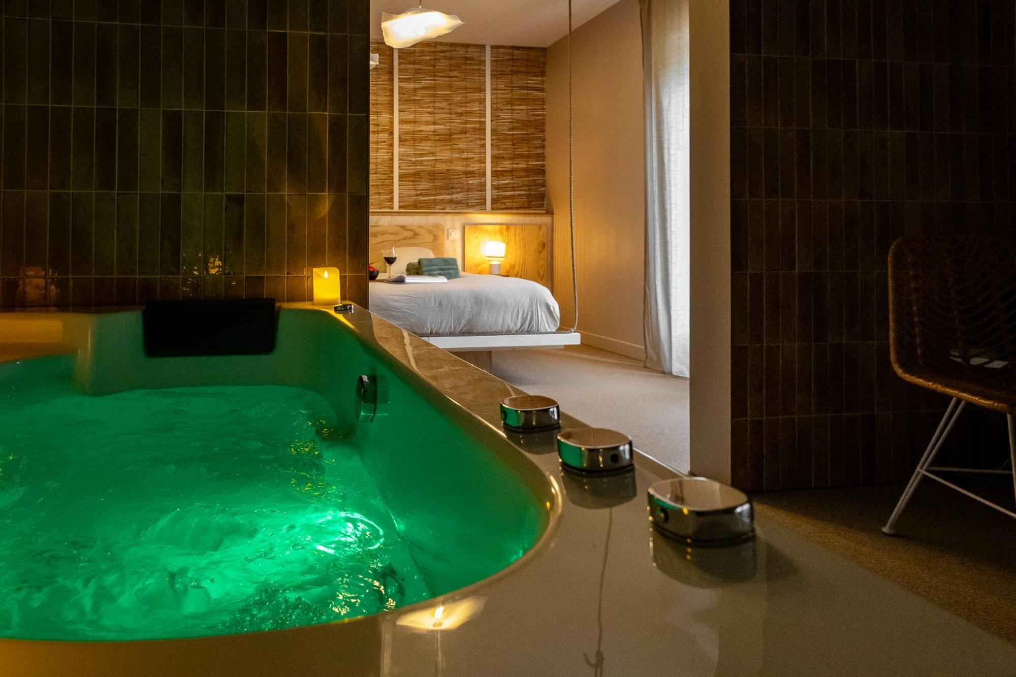 Love Room Suite Bali - Auray En Bretagne Brech Экстерьер фото