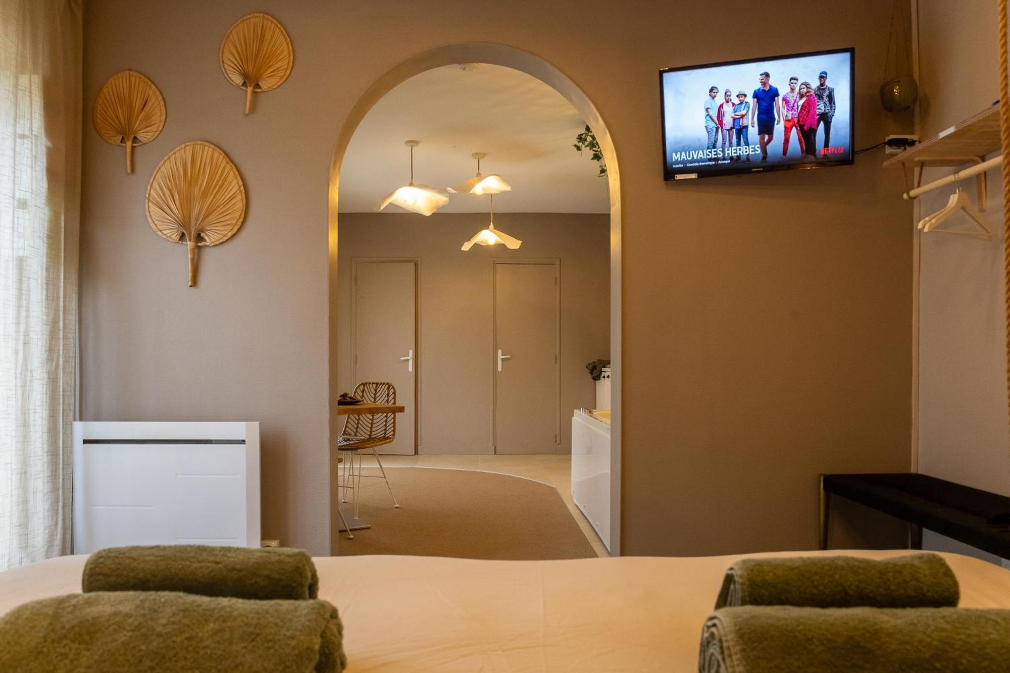 Love Room Suite Bali - Auray En Bretagne Brech Экстерьер фото