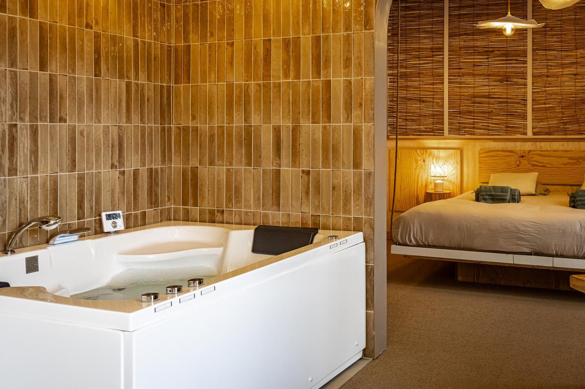 Love Room Suite Bali - Auray En Bretagne Brech Экстерьер фото