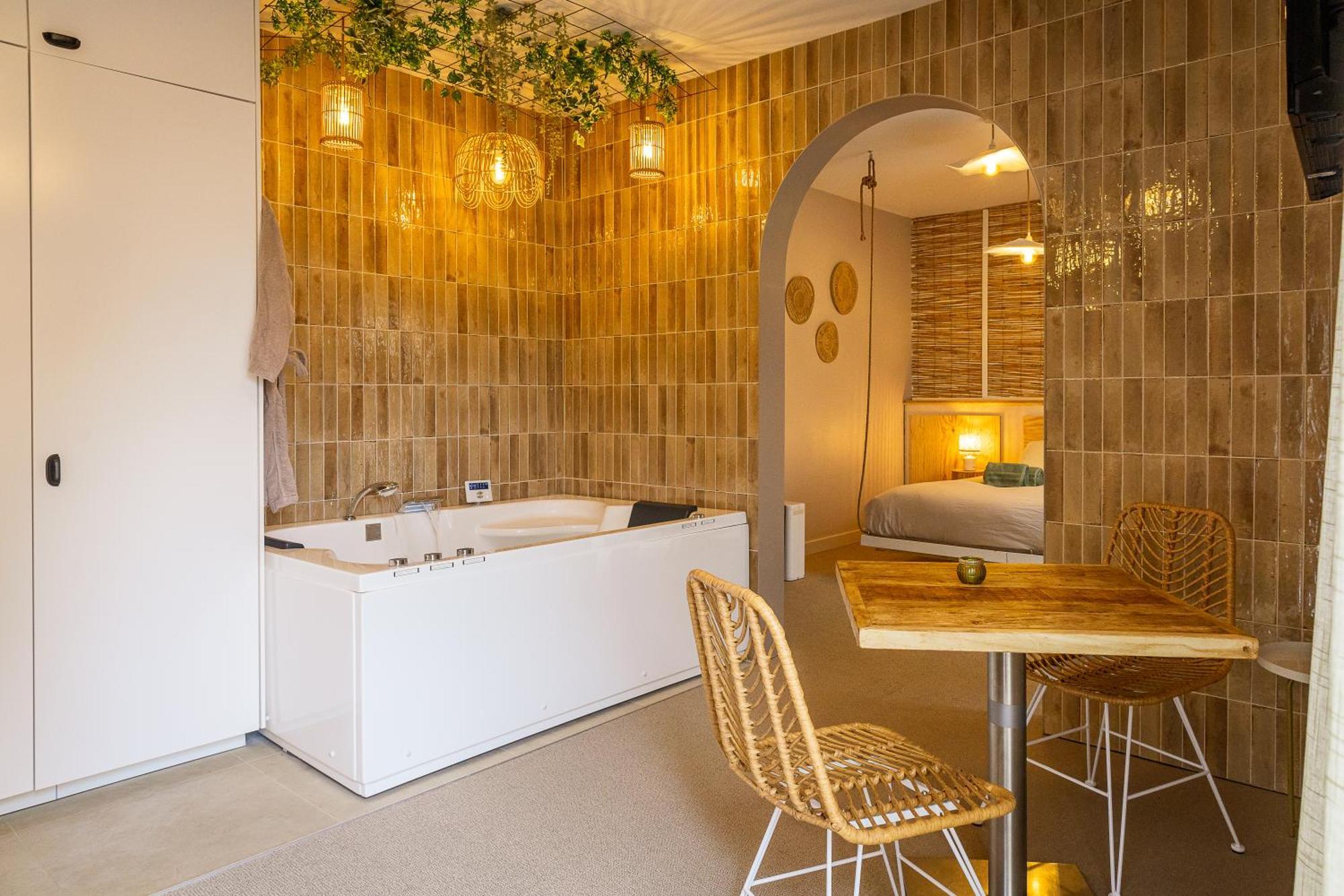 Love Room Suite Bali - Auray En Bretagne Brech Экстерьер фото