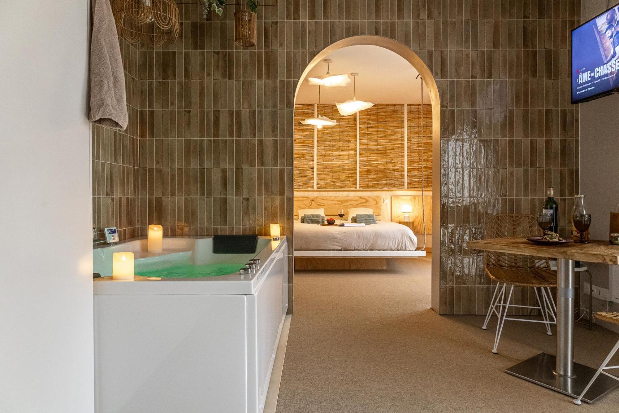 Love Room Suite Bali - Auray En Bretagne Brech Экстерьер фото